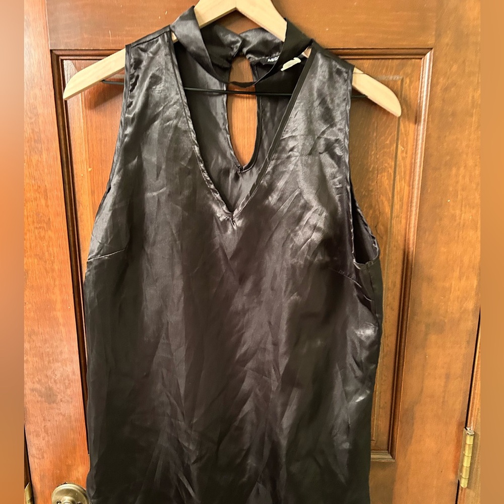 ABSOLUTE ANGEL Black Polyester dressy tank top with button collar. Size L - Picture 2 of 6